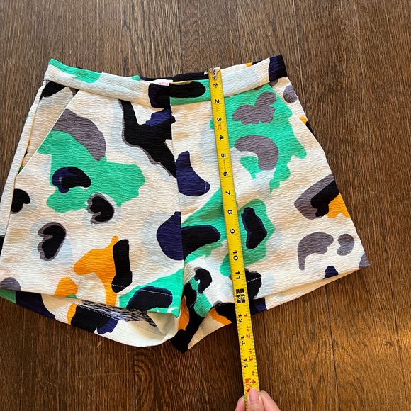 Shorts - Picture 5 of 8